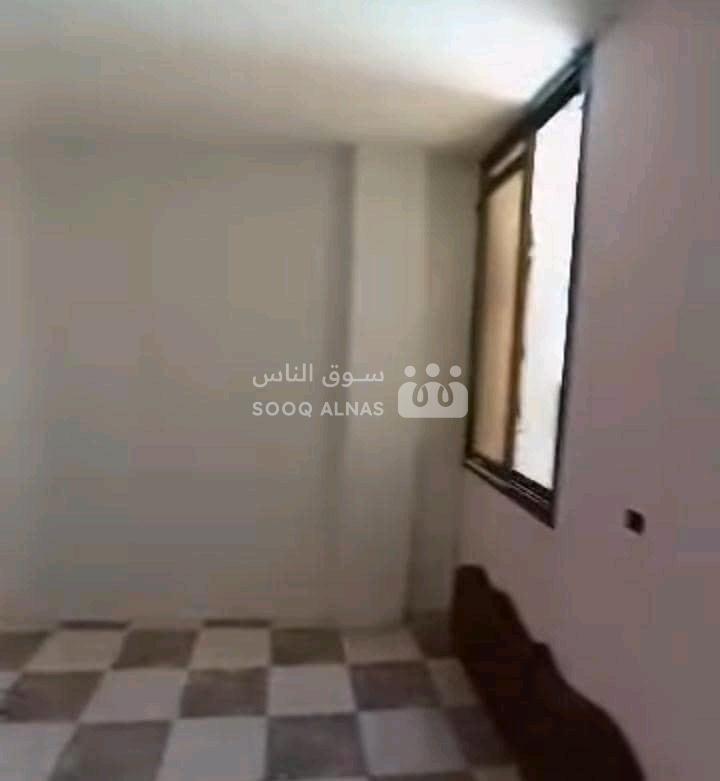 شقة في وادي الدهب شارع مدرسة الفيصل التقاطع التاني بالمنتصف