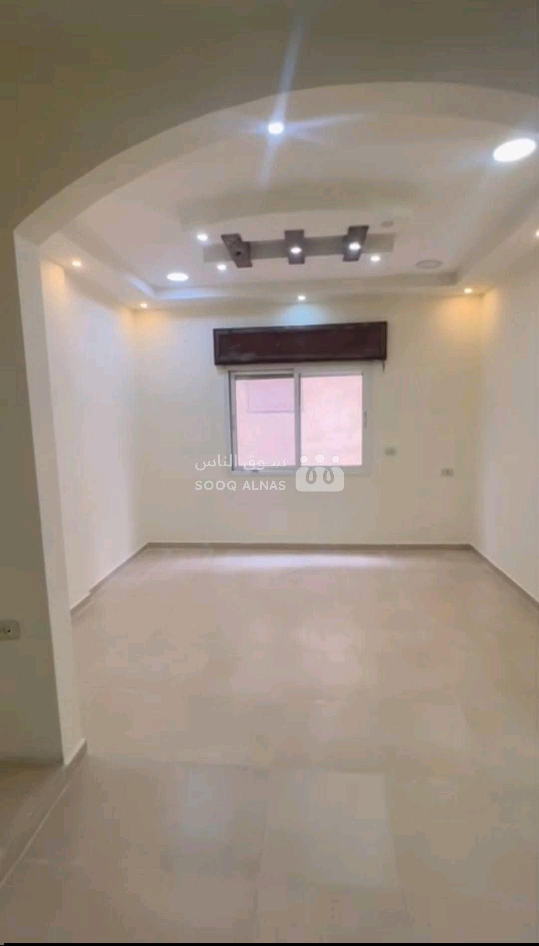 شقة مكسية