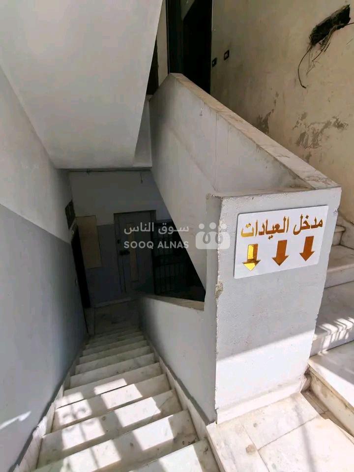 للايجار عيادة عالشارع العام