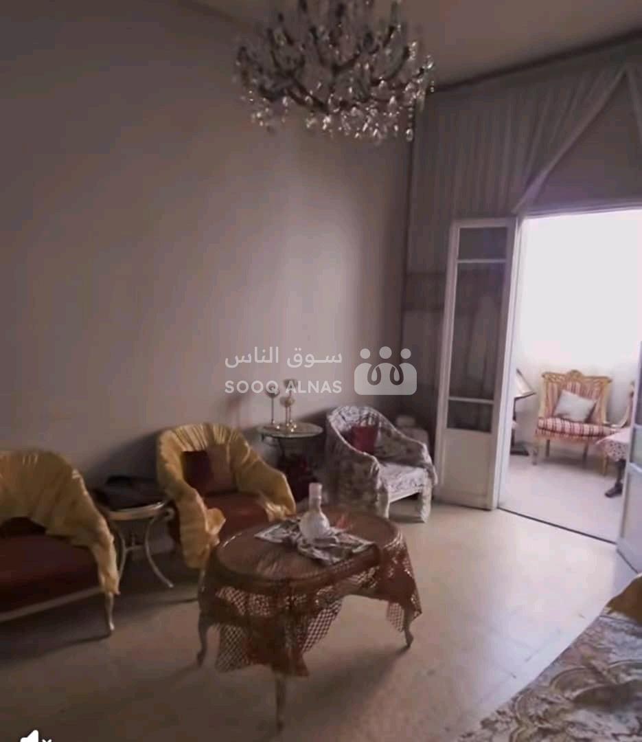 شقة 5 غرف وصالون للبيع