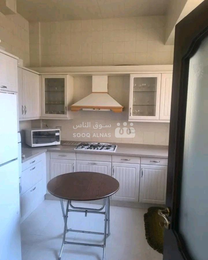 للبيع شقة طابق تاني 170م