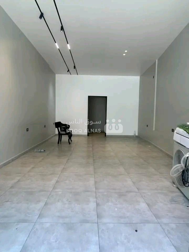 للبيع محل تجاري محيط بوظة امية