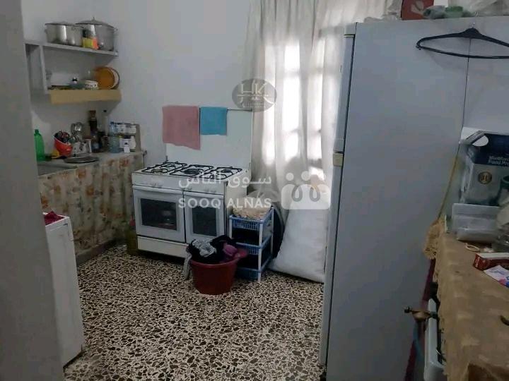 شقة للبيع طابق اول بلكون عالشارع