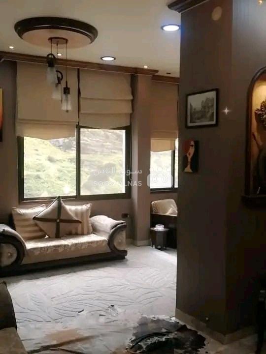 للبيع شقة مع السطح