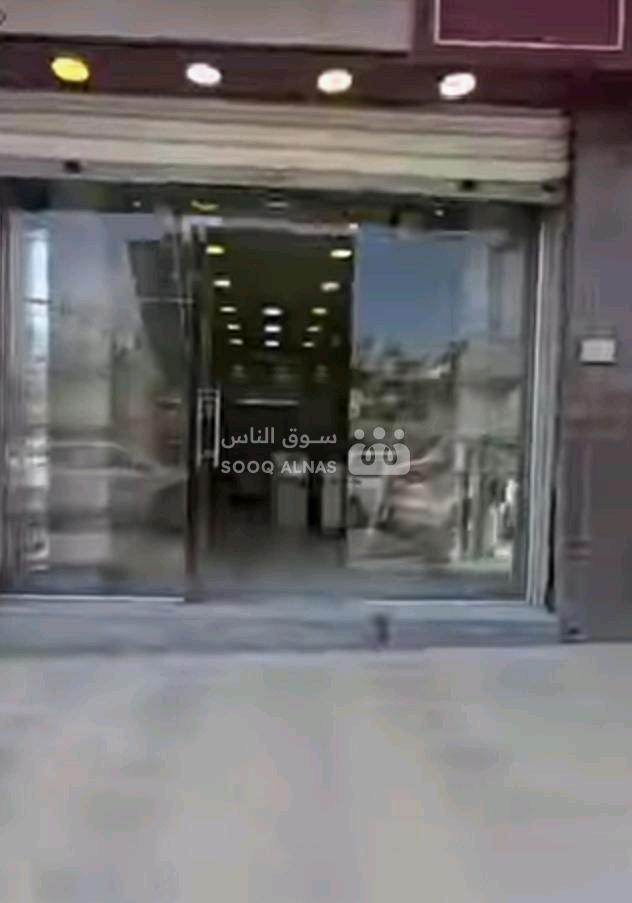 صالة بمساحة ١٢٥ متر في سيف الدولة