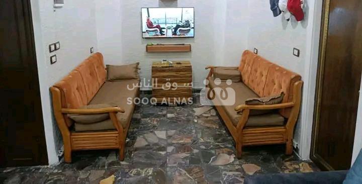 للبيع شقة طابق اول برندا عالشارع