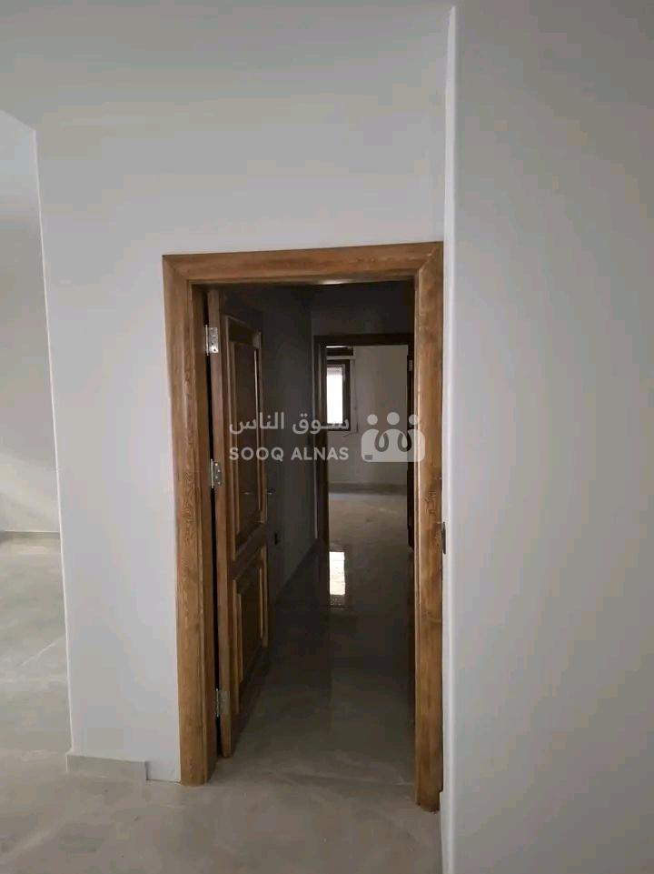 للايجار منزل ارضي اكساء حديث