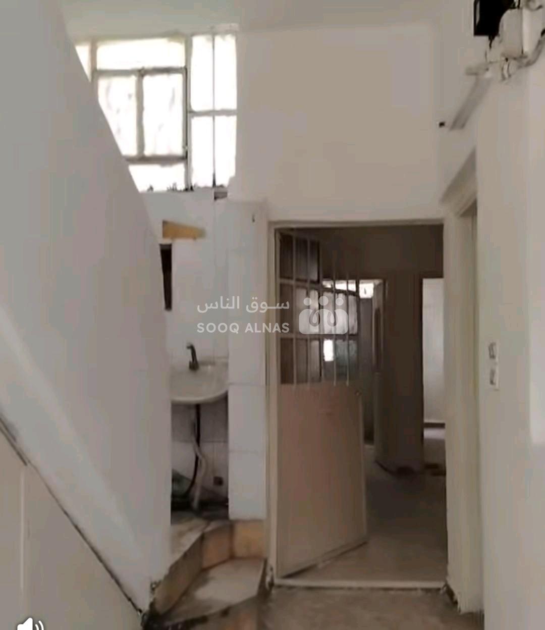 طابقين مع السطح