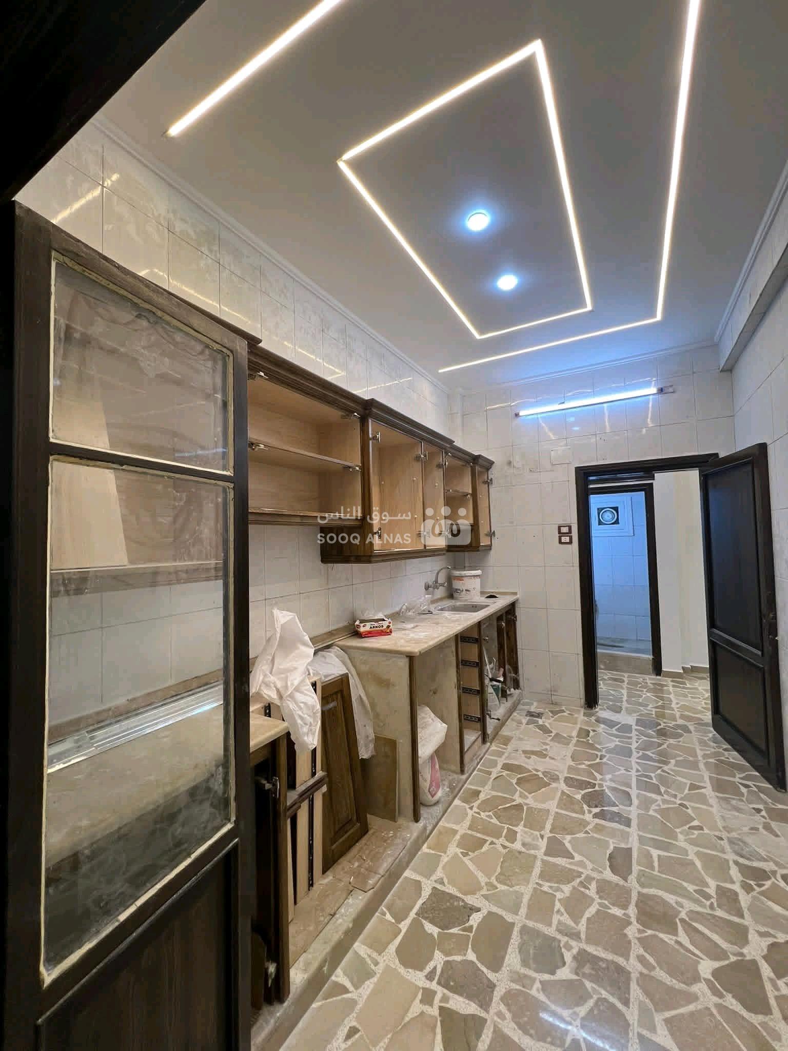 شقة 4 غرف طابق اول