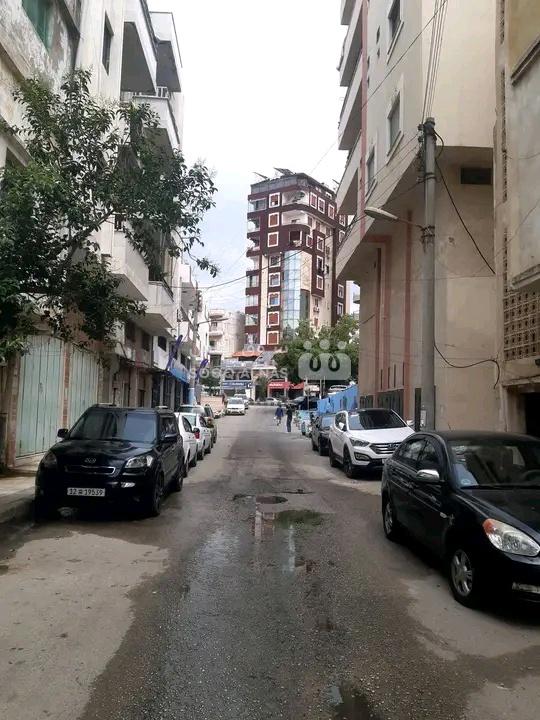 محل جاهز مع واجهة مساحه ١٤ م