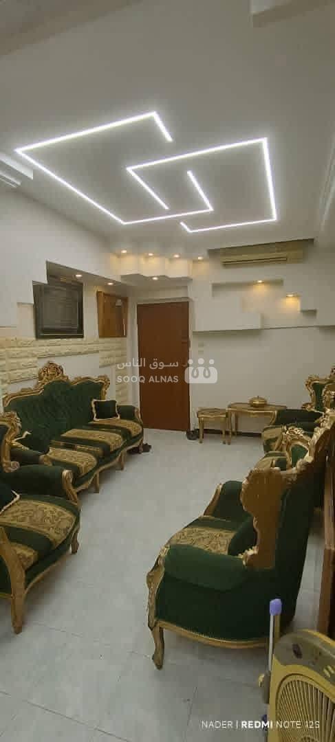 شقة في شارع صلاح الدين قرب ثانوية ابن العميد