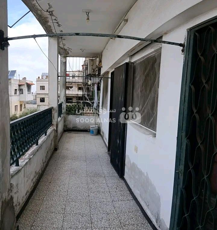 للبيع شقة طابق تالت زاوية عالشارع