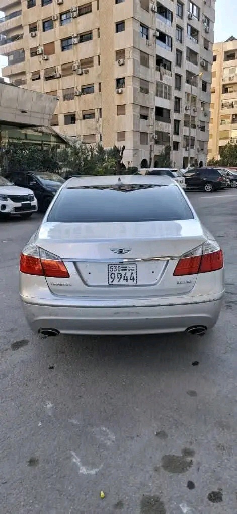 هيونداي جينسس للبيع
