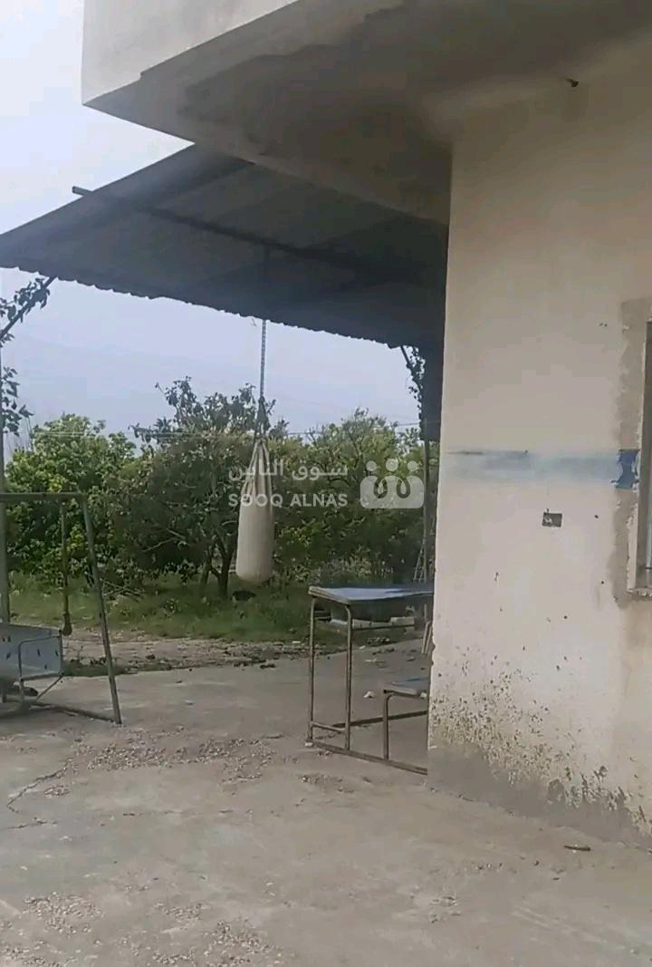 للبيع ارض عالطريق العام