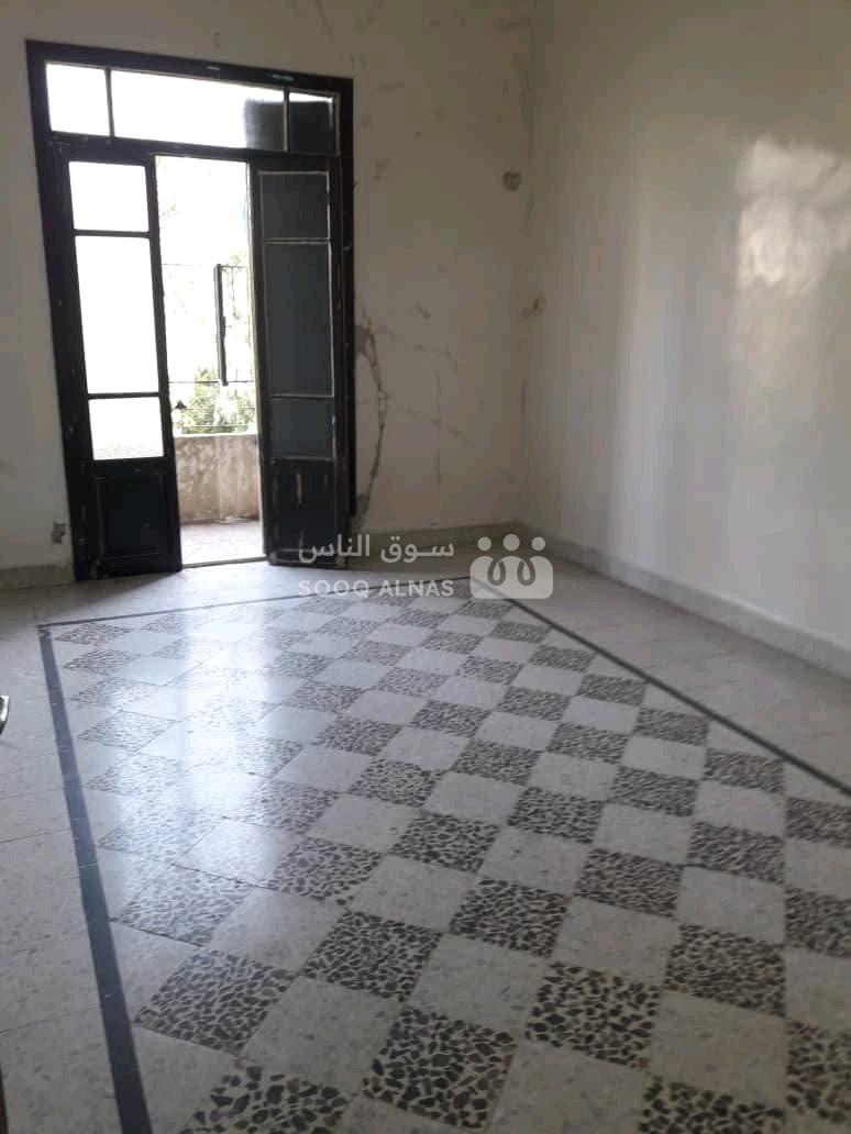 شقة طابق تاني 6 غرف