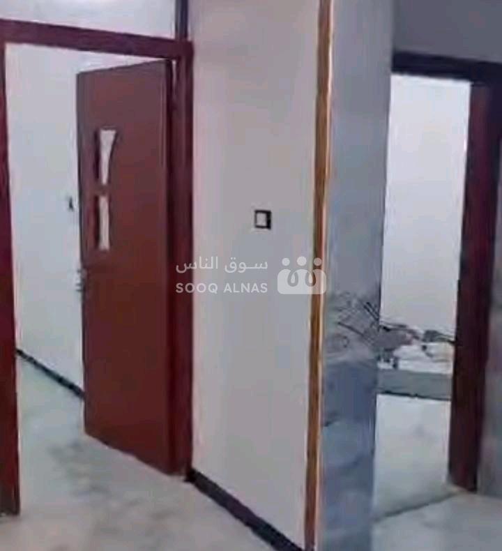 شقة بالخالدية خلف مدرسة عمار بن ياسر