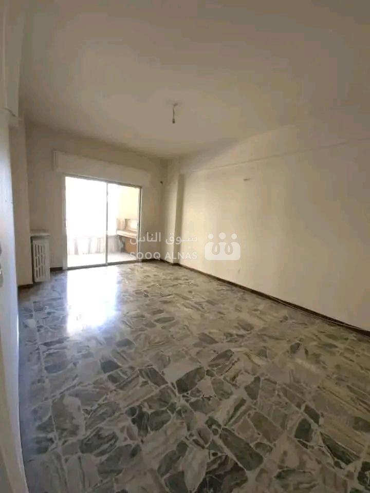 للبيع منزل طابق اول اكساء جيد