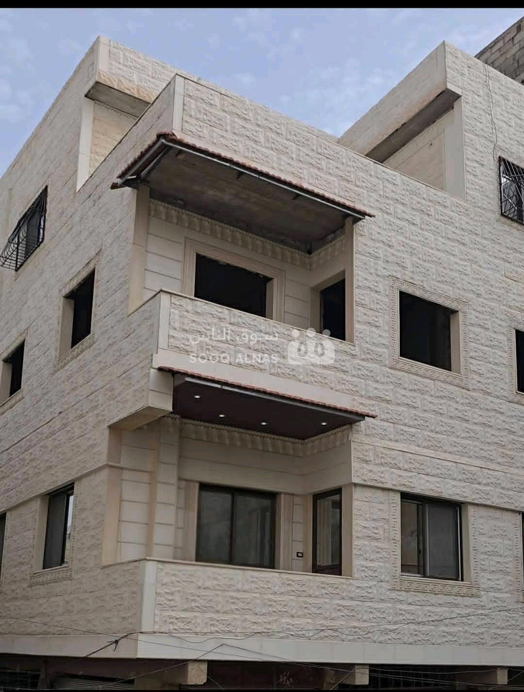 للبيع شقة طابق اول بناء حجر