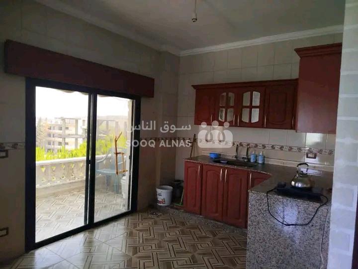 للبيع شقة طابق رابع طلة بحرية