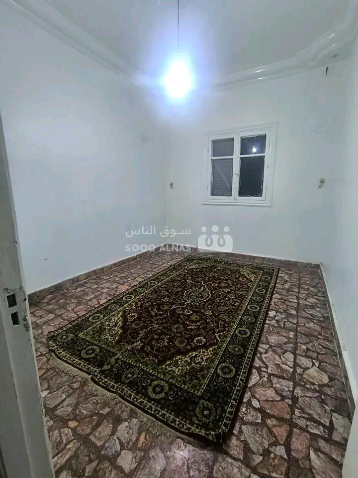 للبيع منزل غرفتين وصالون